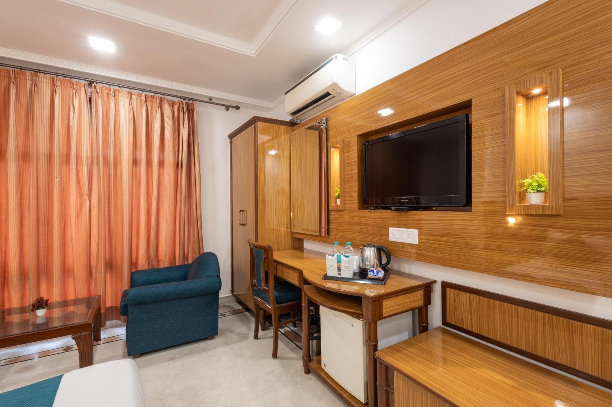 Hotel Panickers Residency - Ajmal Khan Market Near Karol Bagh Metro Delhi  Exterior photo