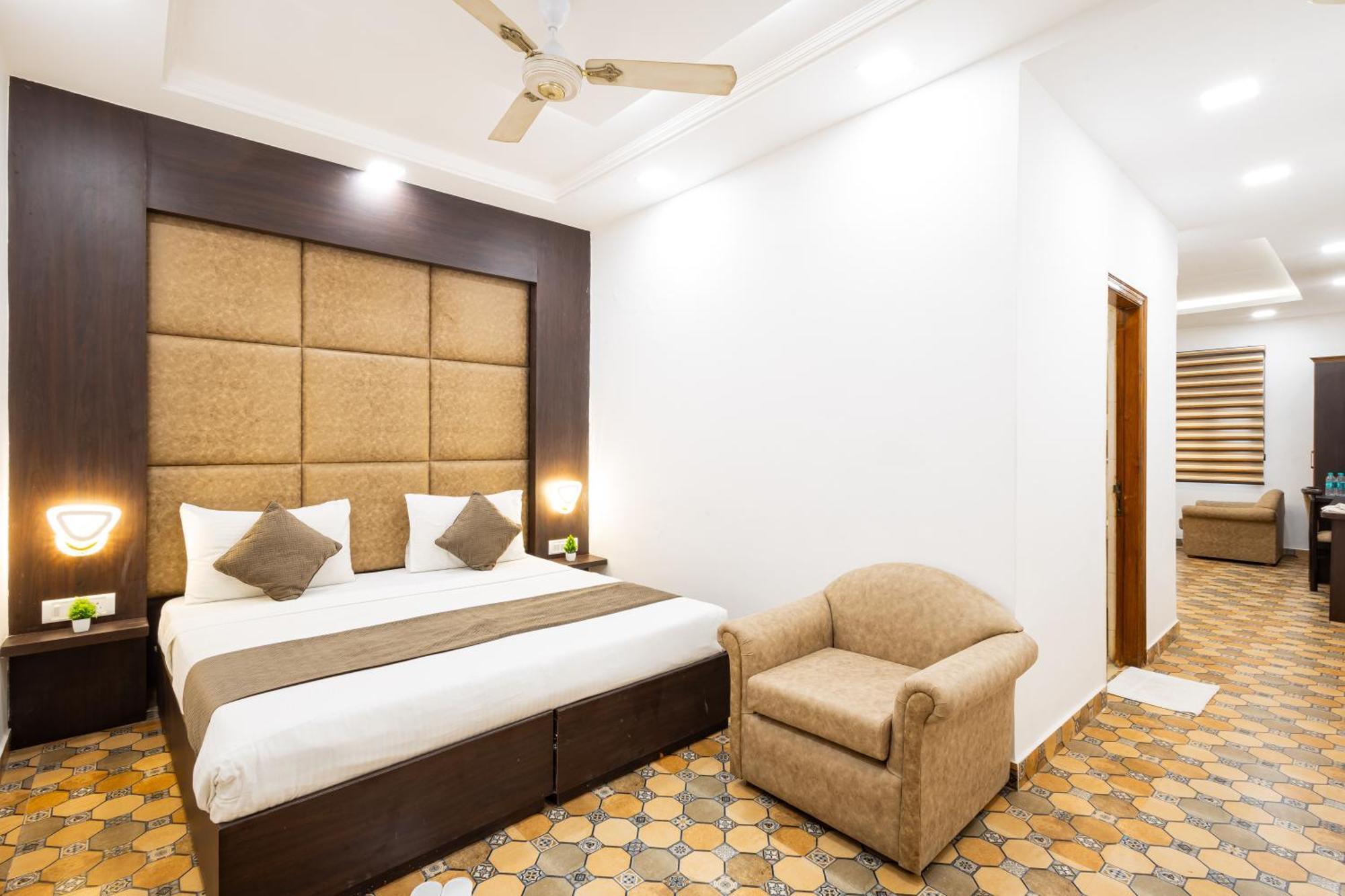 Hotel Panickers Residency - Ajmal Khan Market Near Karol Bagh Metro Delhi  Exterior photo